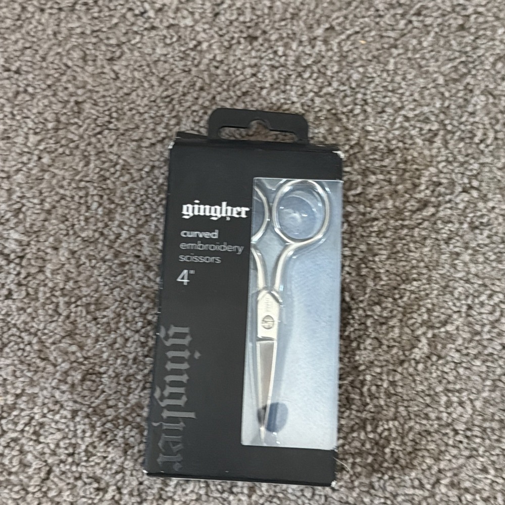 Gingher 4 Inch Curved Embroidery Scissors (01-005273) New In Box Sheath